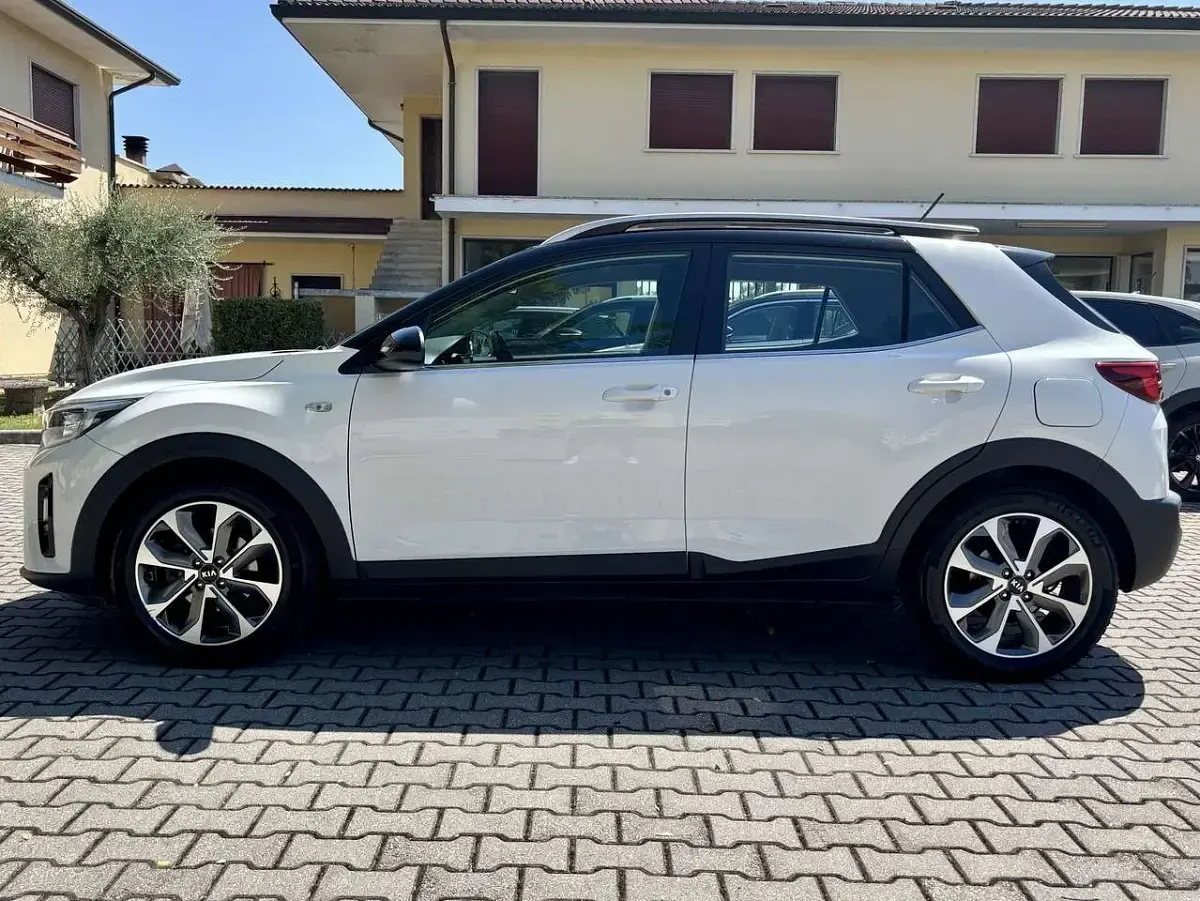 Usata Kia Stonic Style 116 CV (85 kW) 2019 Bianco pastello SUV