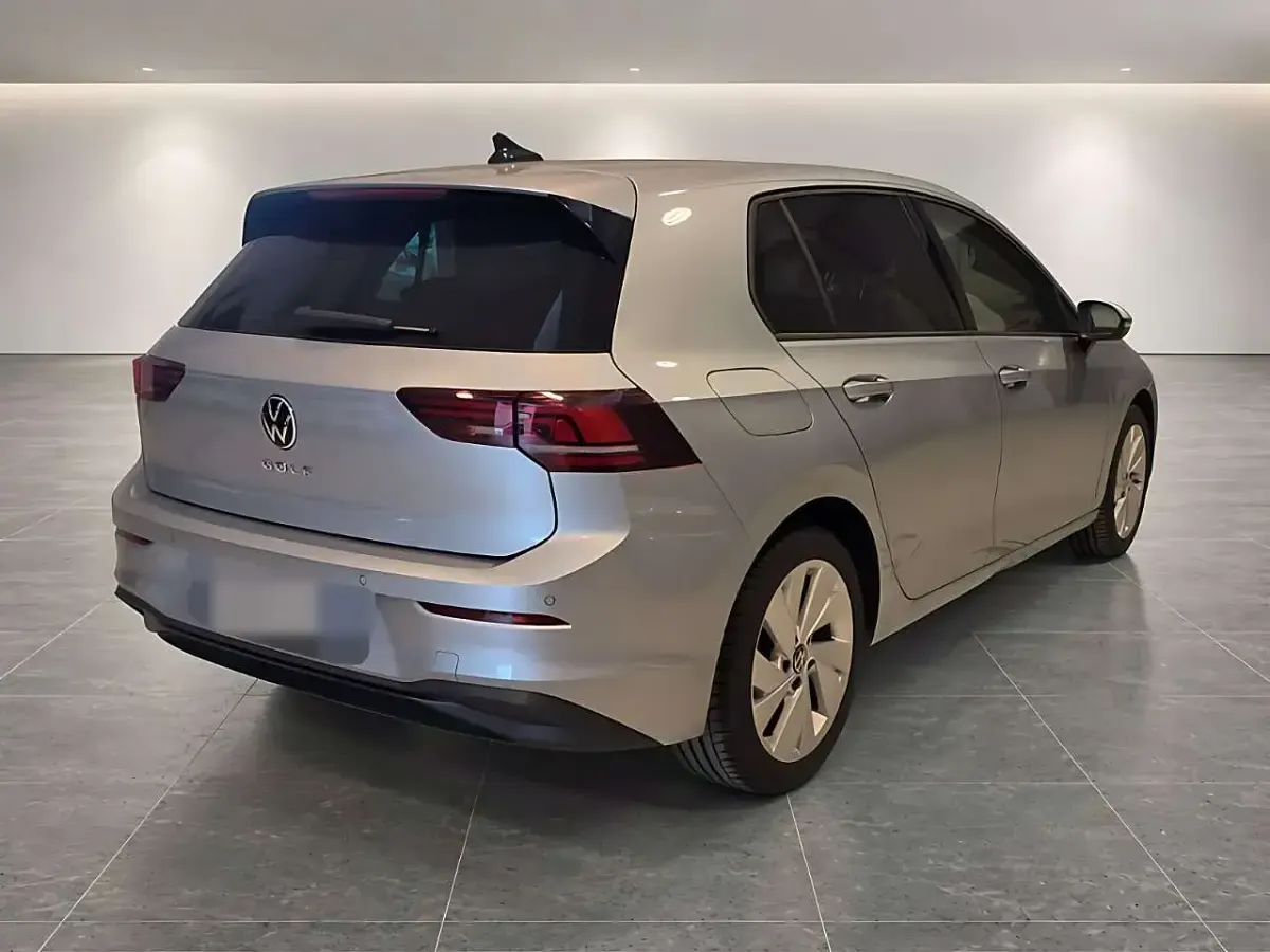 Usata VW Golf VIII Edition 150 CV (110 kW) 2024 Argento Berlina