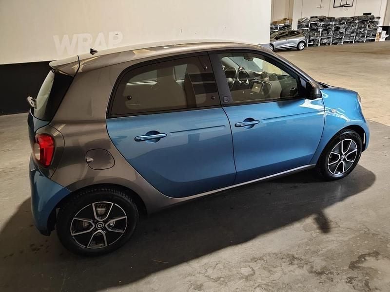 Usata Smart ForFour Electric Drive Passion 41 kW (56 CV) 2020 Blu Utilitaria