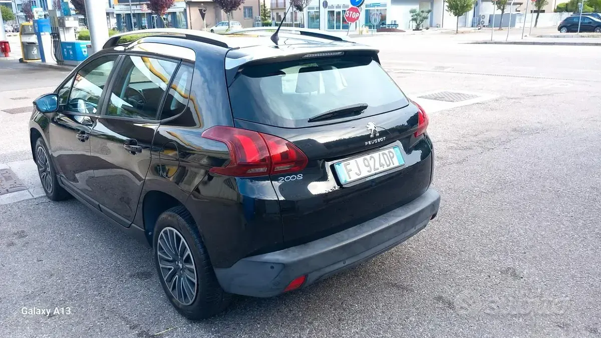 Usata Peugeot 2008 Active 99 CV (72 kW) 2017 Nero SUV