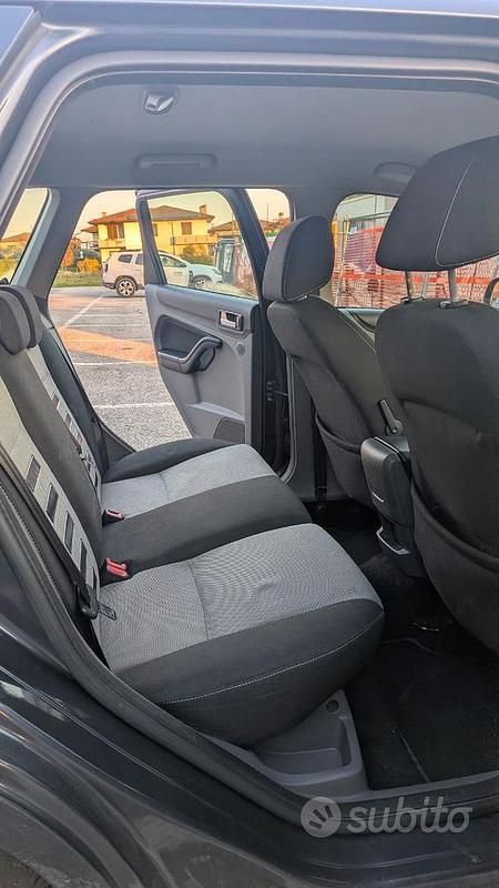 Usata Ford Focus 105 CV (77 kW) 2011 Blu Berlina