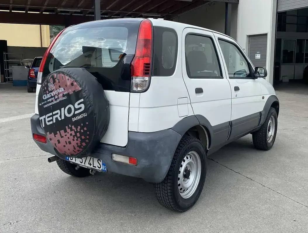 Usata Daihatsu Terios 86 CV (63 kW) 2002 SUV