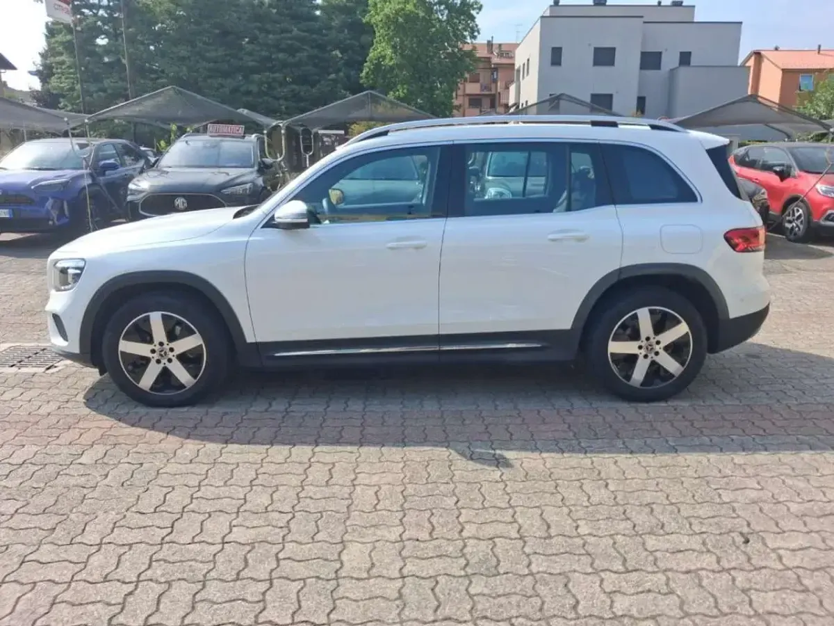 Usata Mercedes GLB200 150 CV (110 kW) 2021 Bianco ghiaccio SUV
