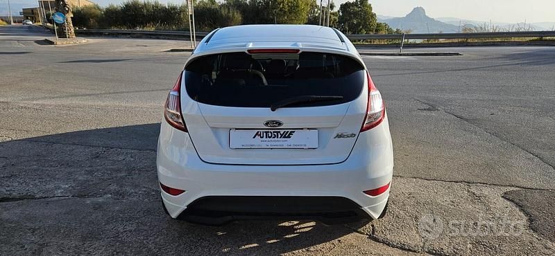 Usata Ford Fiesta ST-Line 95 CV (69 kW) 2017 Bianco Berlina