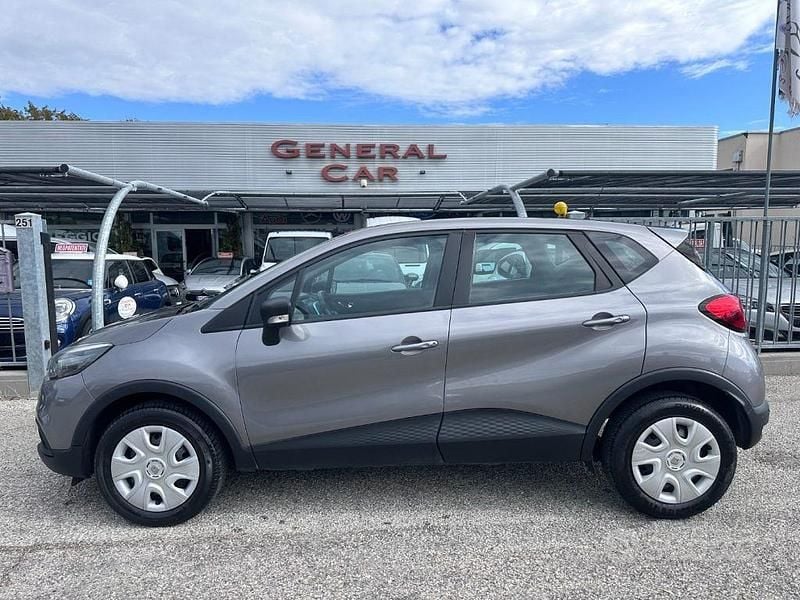 Usata Renault Captur Zen 90 CV (66 kW) 2017 Grigio(met.) SUV