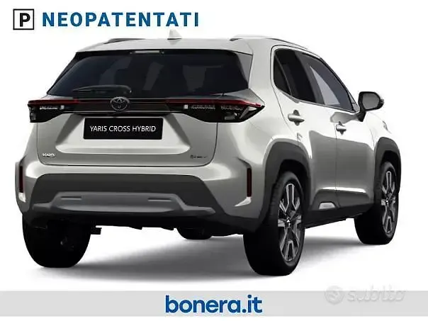 Nuova Toyota Yaris Cross Lounge 92 CV (67 kW) 2026 Grigio SUV
