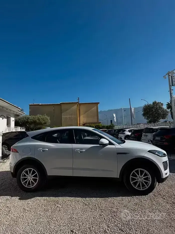 Usata Jaguar E-Pace R-Dynamic 179 CV (131 kW) 2018 Bianco SUV