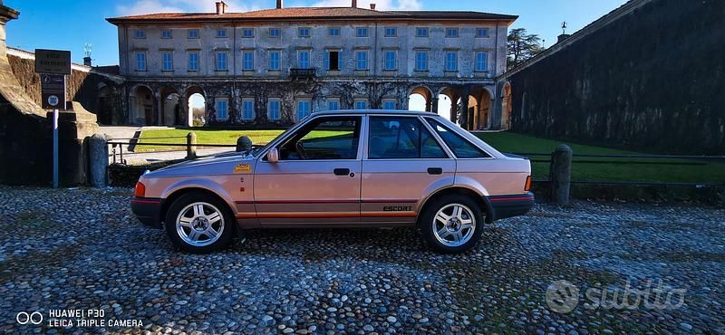 Usata Ford Escort Ghia 73 CV (53 kW) 1988 Bronzo Berlina
