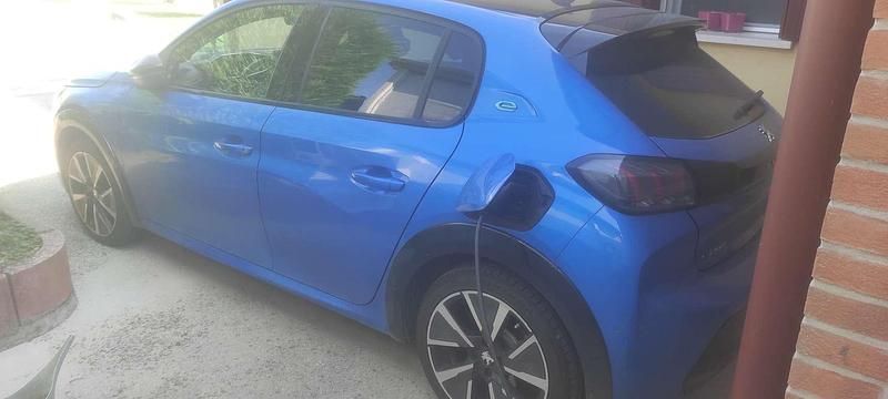 Usata Peugeot 208 GT-line 56 kW (77 CV) 2020 Blu/azzurro Utilitaria