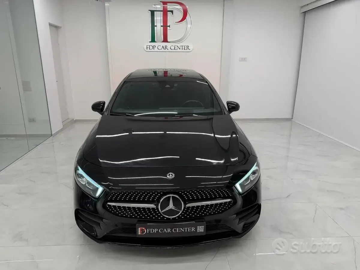 Usado Mercedes A180 Premium 136 CV (100 kW) 2019 Negro Berlina