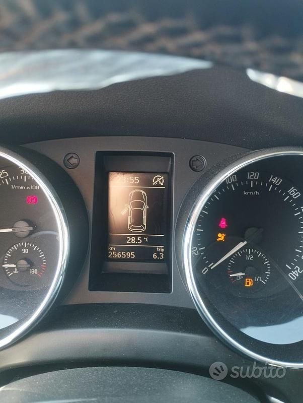 Usata Skoda Yeti GreenLine 105 CV (77 kW) 2012 Marrone SUV