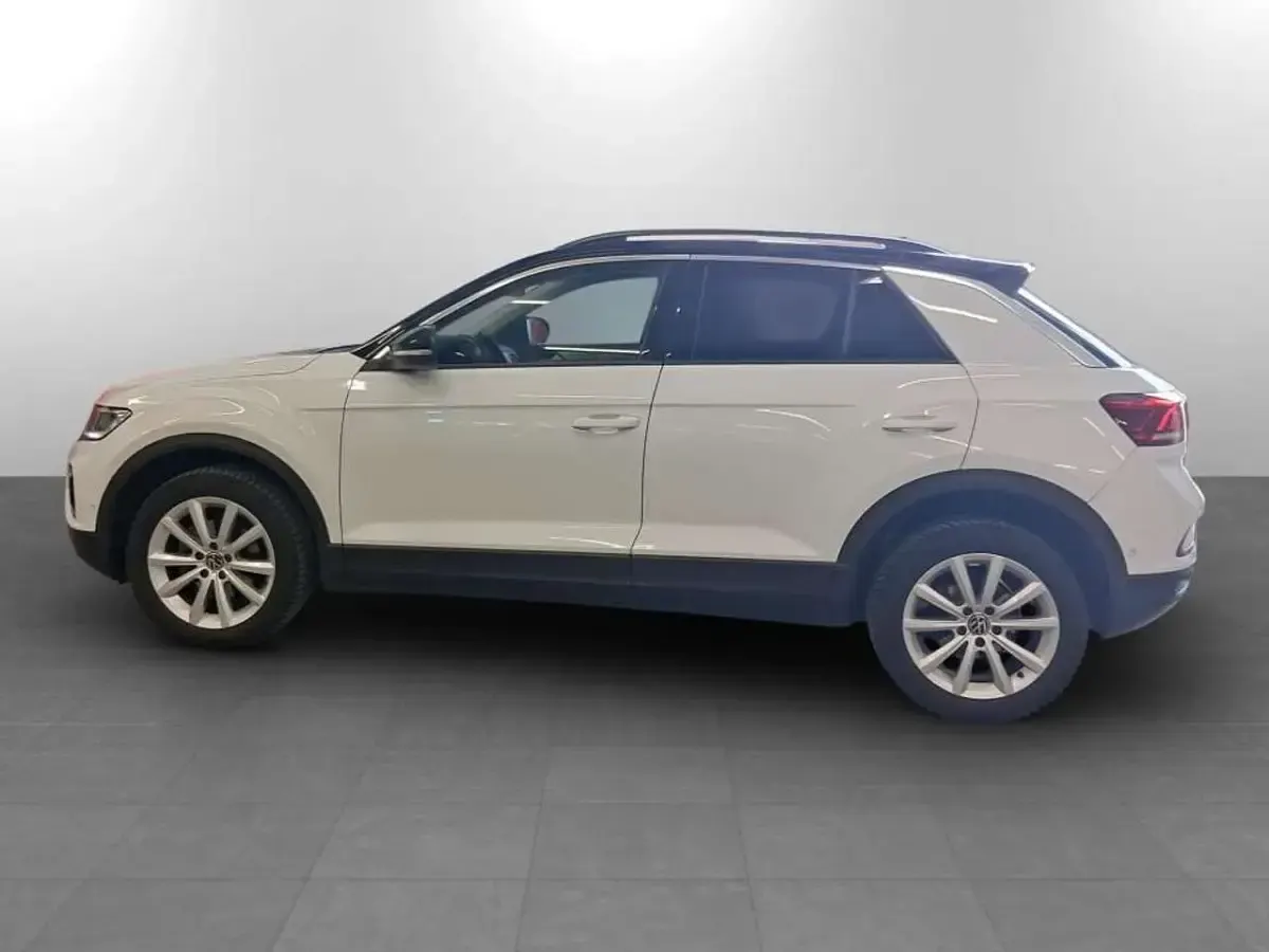 Usata VW T-Roc Life 110 CV (80 kW) 2024 Pure white nero SUV