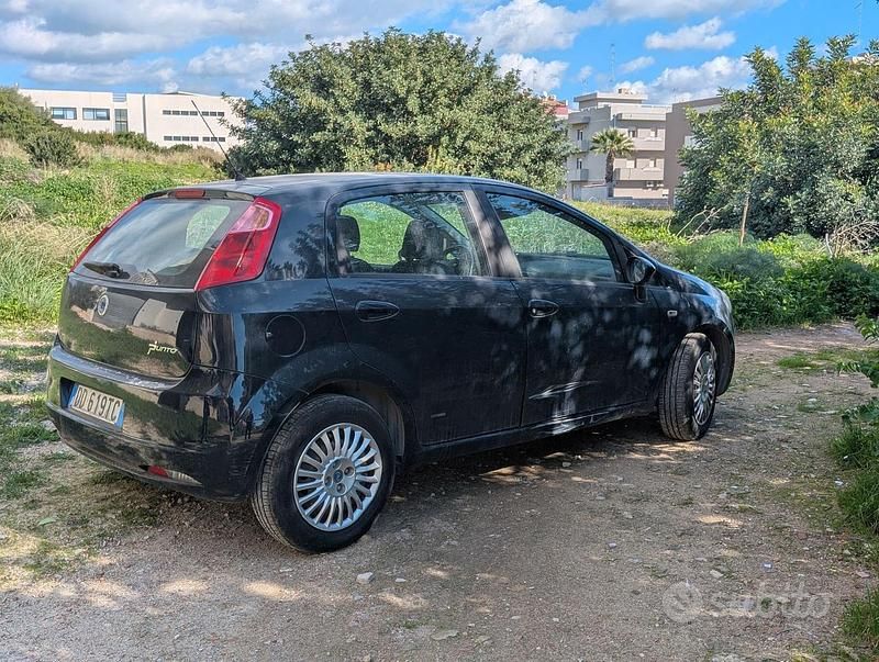 Usata Fiat Grande Punto 65 CV (47 kW) 2007 Blu Utilitaria