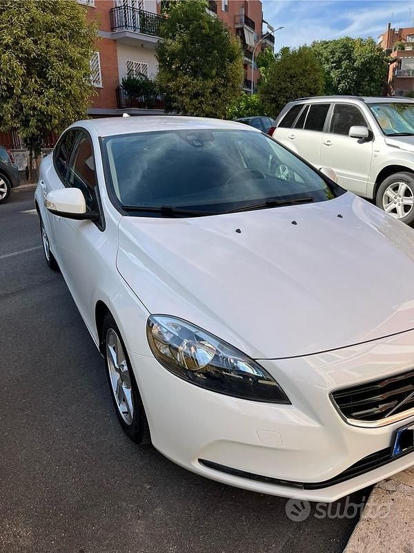 Second-hand Volvo V40 115 CP (84 kW) 2013 Alb Break