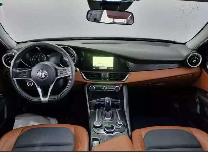 Usata Alfa Romeo Giulia Executive 160 CV (117 kW) 2018 Blu/azzurro Berlina