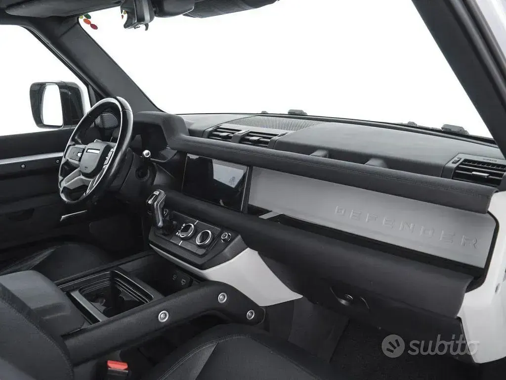 Usata Land Rover Defender SE Dynamic 250 CV (183 kW) 2021 Argento SUV