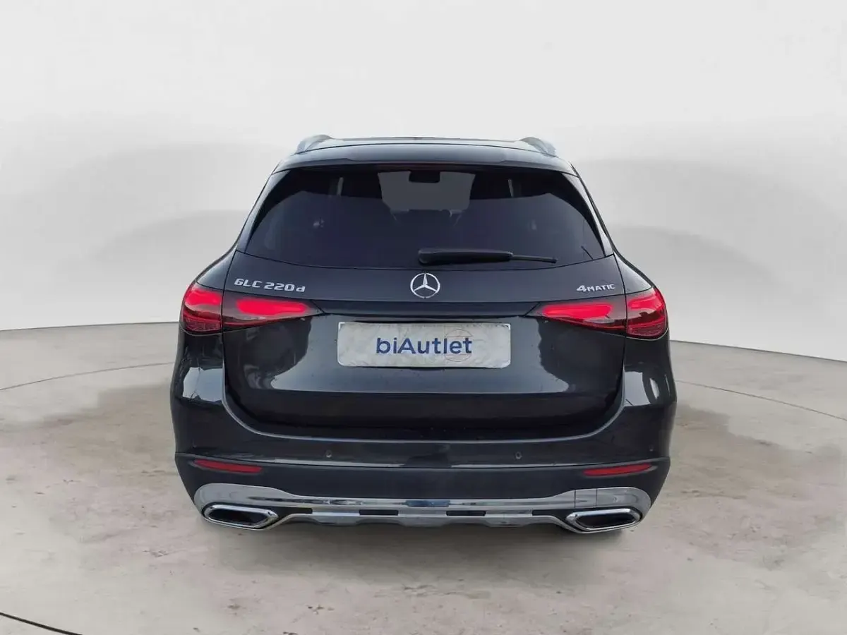 Käytetty Mercedes GLC220 Advanced 197 HP (144 kW) 2023 Harmaa Katumaasturi