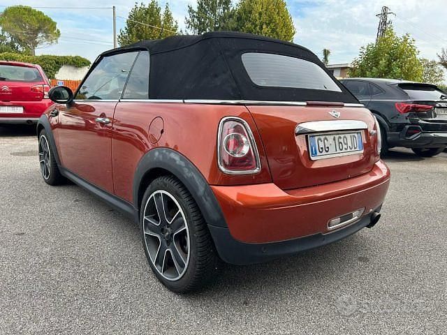 Usata Mini Cooper Cabriolet 122 CV (89 kW) 2011 Arancione Cabrio