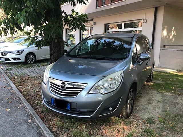 Grigio Usata 2012 Opel Meriva Cosmo Monovolume | 3900 € (Ottimo prezzo) - Immagine 1/4