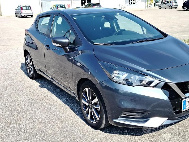 Grigio Usata 2023 Nissan Micra Due volumi | 14.000 € (Buon prezzo) - Immagine 1/4