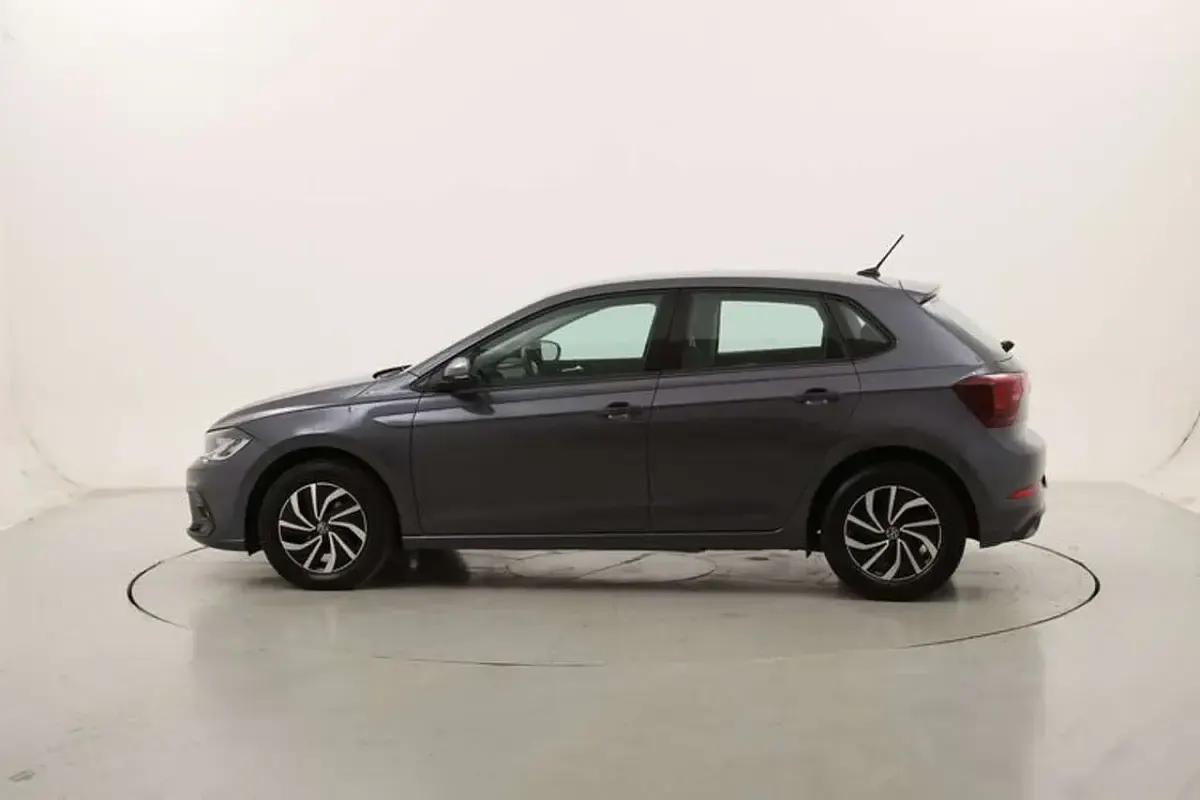 Usata VW Polo Life 95 CV (69 kW) 2022 Grigio Utilitaria