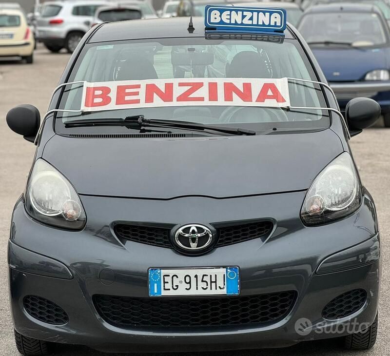 Usata 2011 Toyota Aygo Due volumi | 2999 € (Ottimo prezzo) - Immagine 1/4