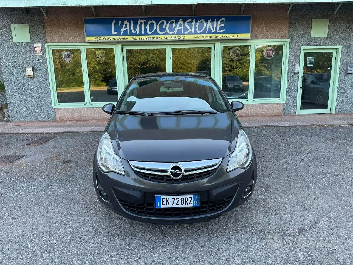 Usata Opel Corsa Edition 86 CV (63 kW) 2012 Grigio Utilitaria