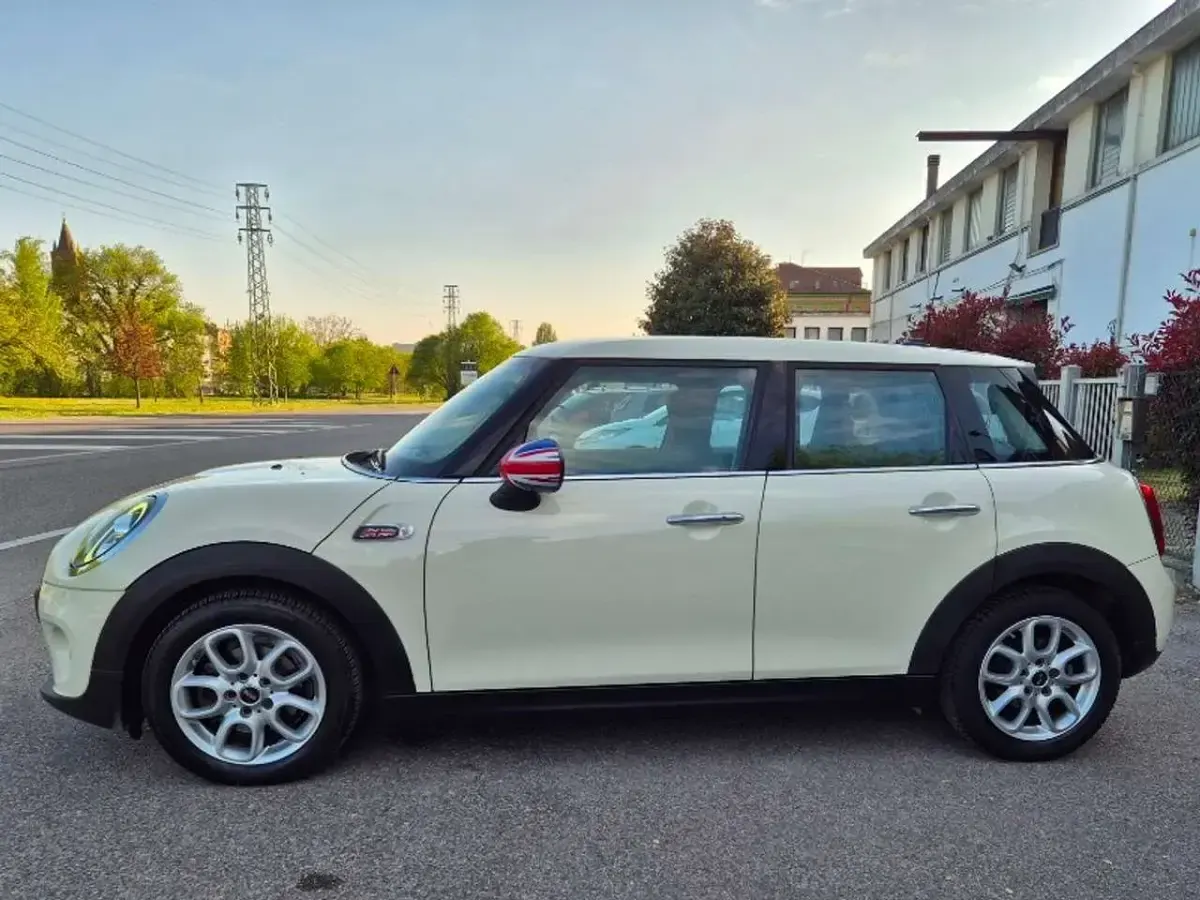 Usata Mini One D 95 CV (69 kW) 2019 Beige Utilitaria