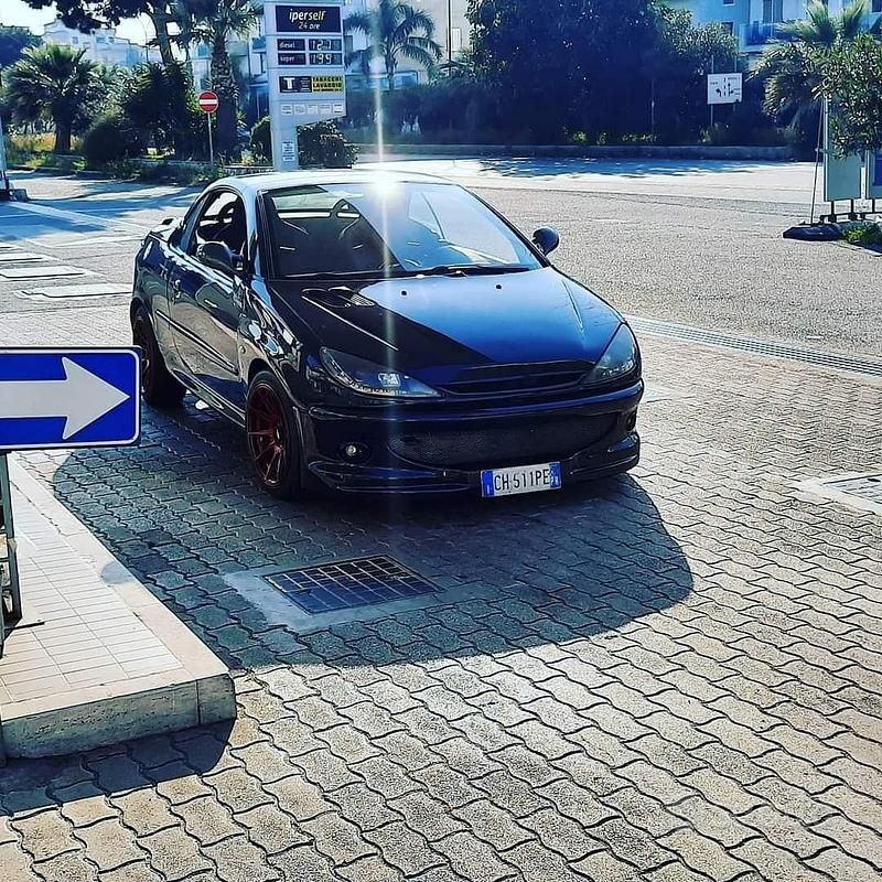 Usata Peugeot 206 CC 109 CV (80 kW) 2003 Nero Cabrio