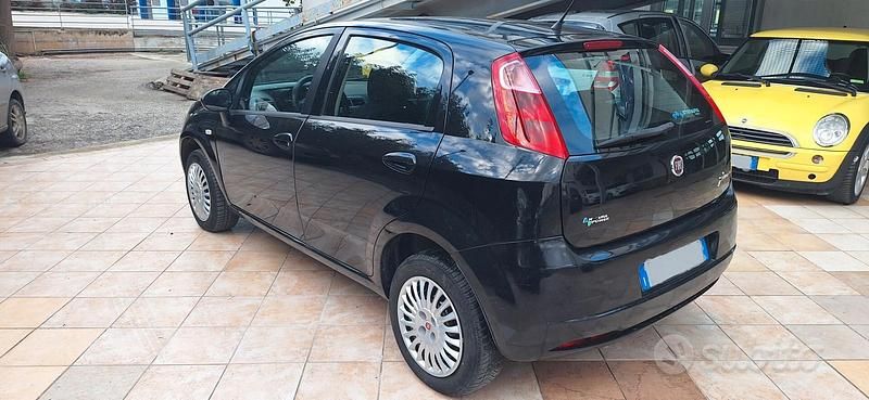 Usata Fiat Grande Punto Active 69 CV (50 kW) 2009 Nero Utilitaria