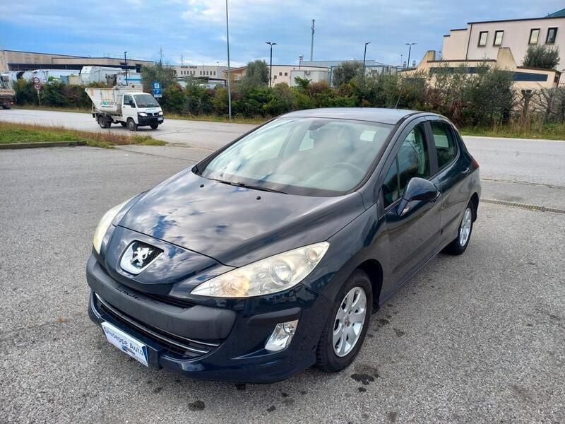 Grigio Usata 2011 Peugeot 308 Tre volumi | 3700 € (Buon prezzo) - Immagine 1/4