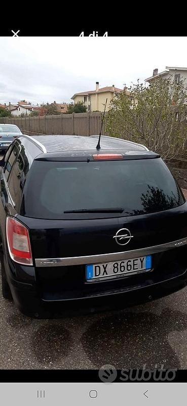 Usata Opel Astra 110 CV (80 kW) 2010 Nero Station wagon