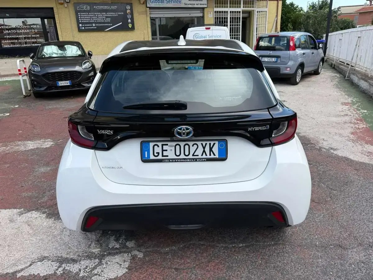 Usata Toyota Yaris 92 CV (67 kW) 2021 Bianco Utilitaria