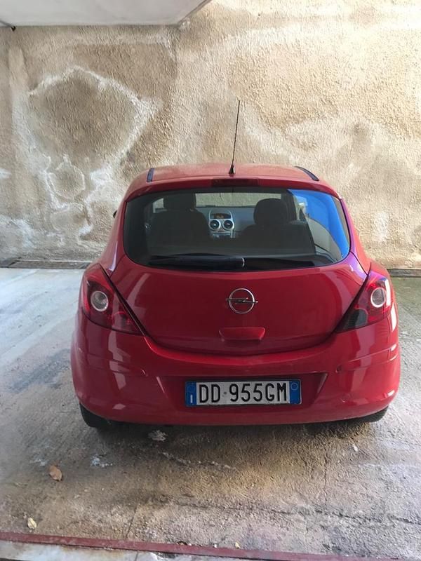Usata Opel Corsa 75 CV (55 kW) 2006 Rosso Berlina
