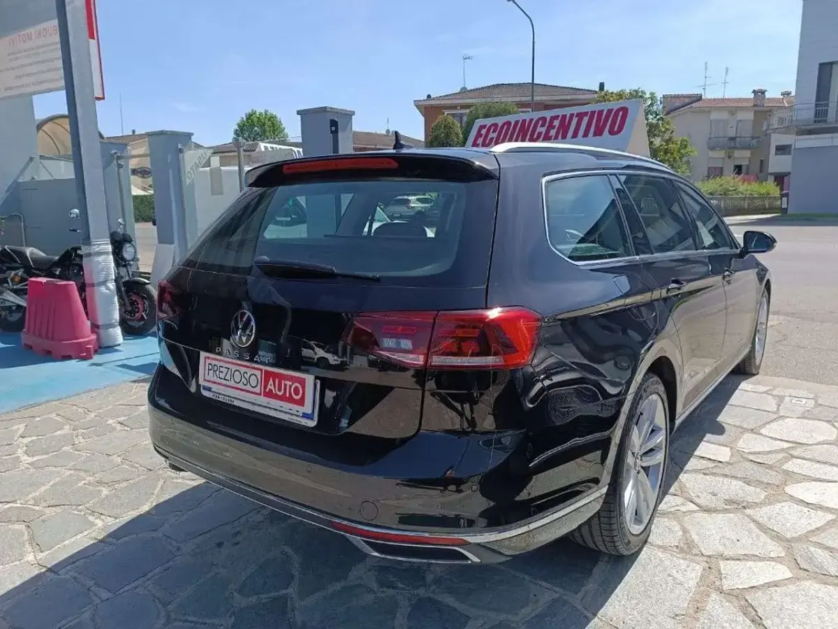 Usata VW Passat Business 150 CV (110 kW) 2023 Nero Station wagon