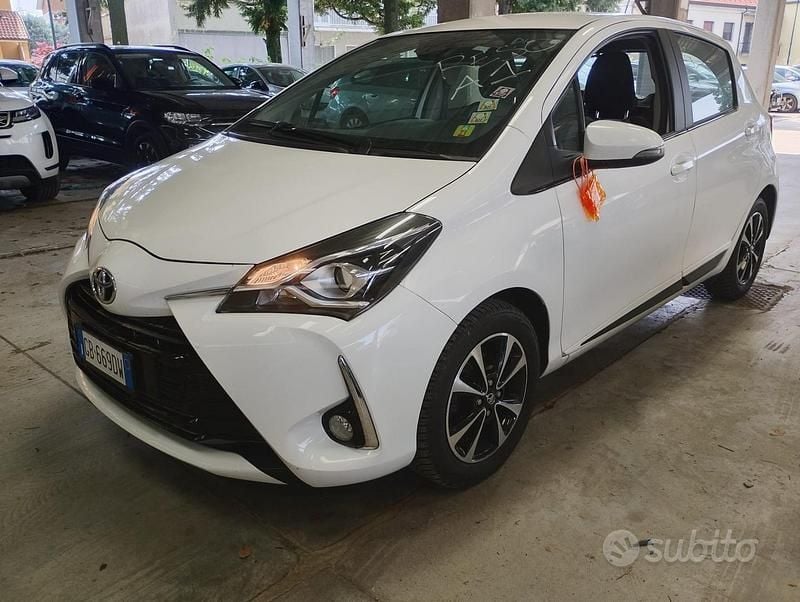 Usata Toyota Yaris Active 72 CV (52 kW) 2020 Bianco Berlina