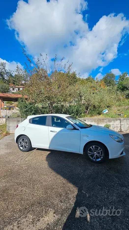 Usata Alfa Romeo Giulietta 109 CV (80 kW) 2013 Bianco Utilitaria