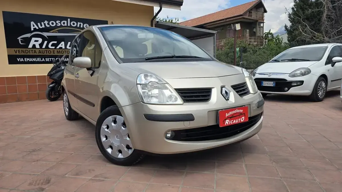 Usata Renault Modus Dynamique 75 CV (55 kW) 2007 Marrone Monovolume