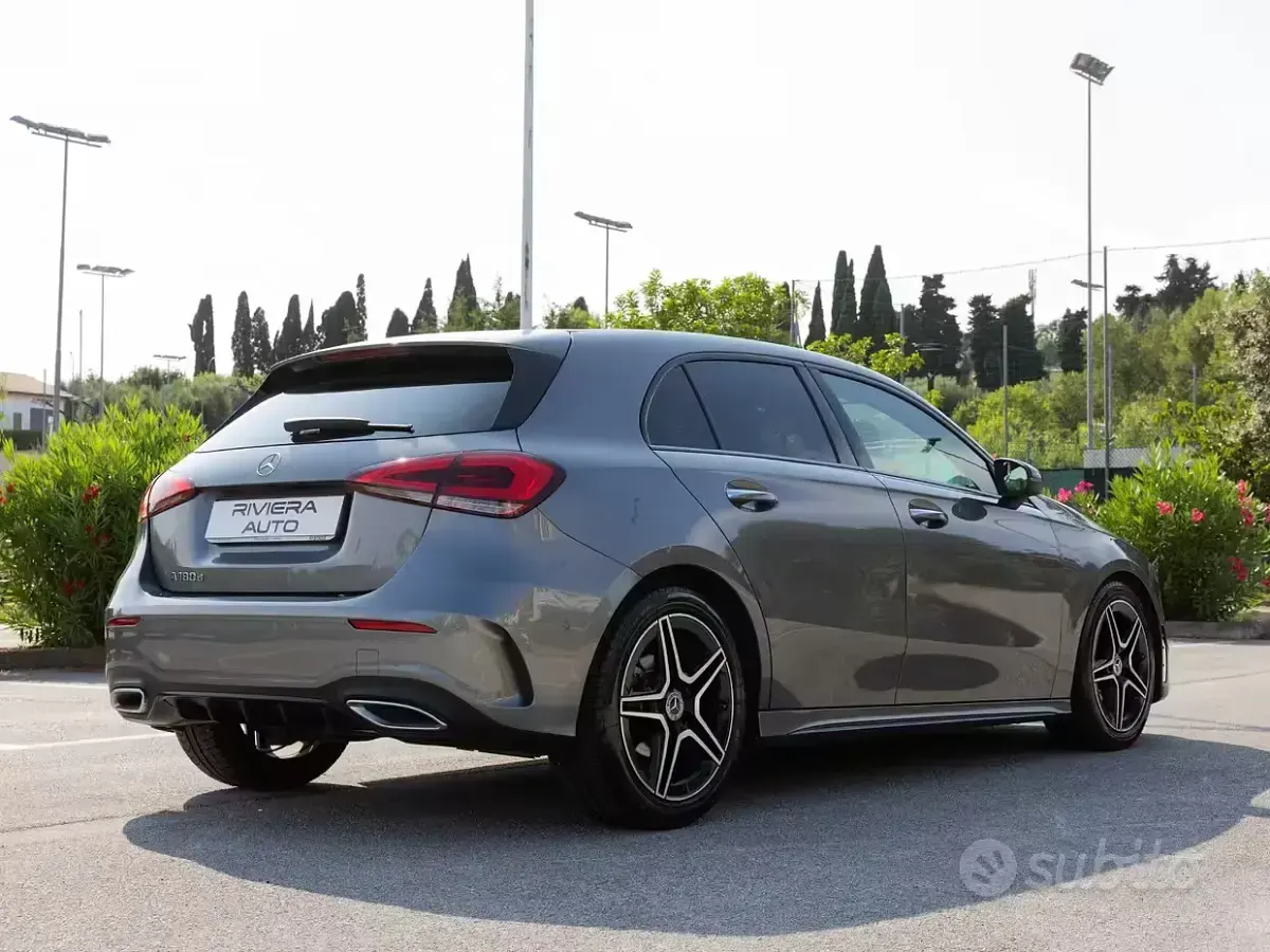Usata Mercedes A180 Premium 116 CV (85 kW) 2019 Grigio Berlina