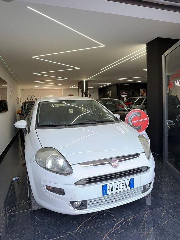 Usata Fiat Punto Street 77 CV (56 kW) 2014 Bianco Utilitaria