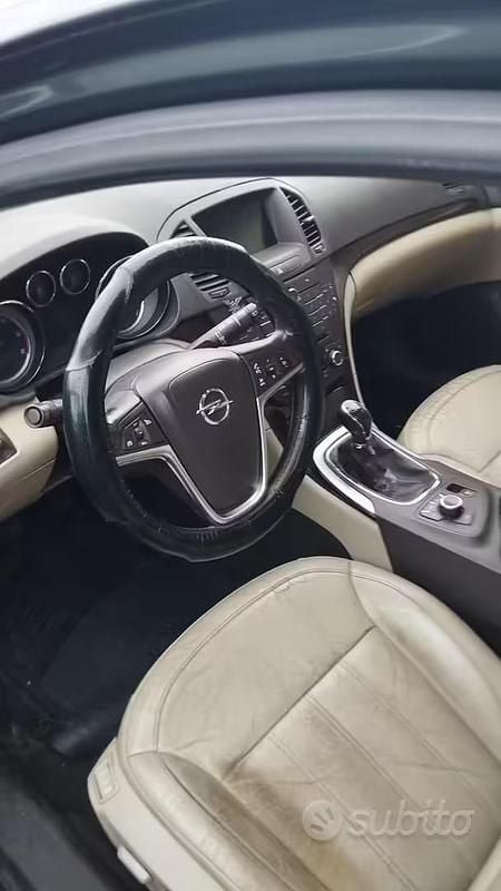 Usata Opel Insignia 160 CV (117 kW) 2010 Grigio Station wagon