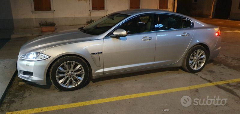 Grigio Usata 2011 Jaguar XF Tre volumi | 12.500 € - Immagine 1/4