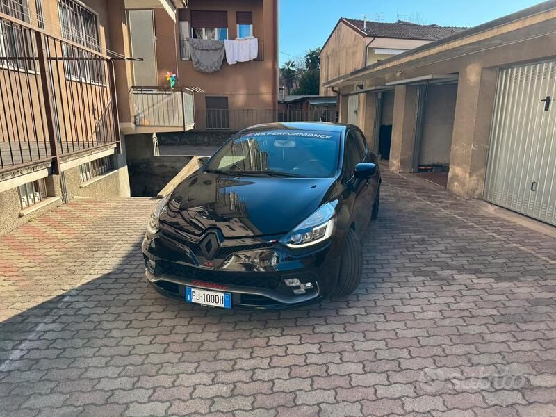 Usata 2017 Renault Clio IV Trophy Due volumi | 13.000 € (Buon prezzo) - Immagine 1/4