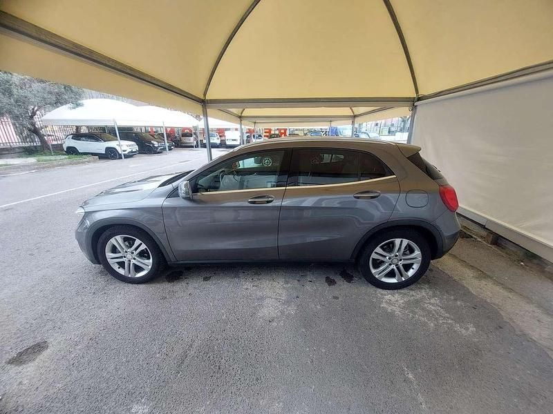 Usata Mercedes GLA180 Business 109 CV (80 kW) 2016 Grigio SUV