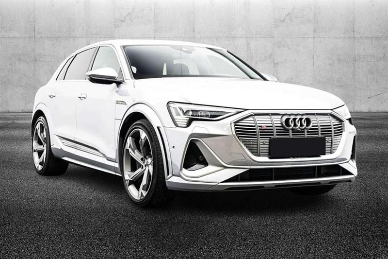 Usata Audi e-tron Business 225 kW (307 CV) 2022 Argento SUV