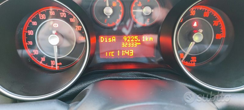 Usata Fiat Punto Lounge 69 CV (50 kW) 2017 Argento Utilitaria