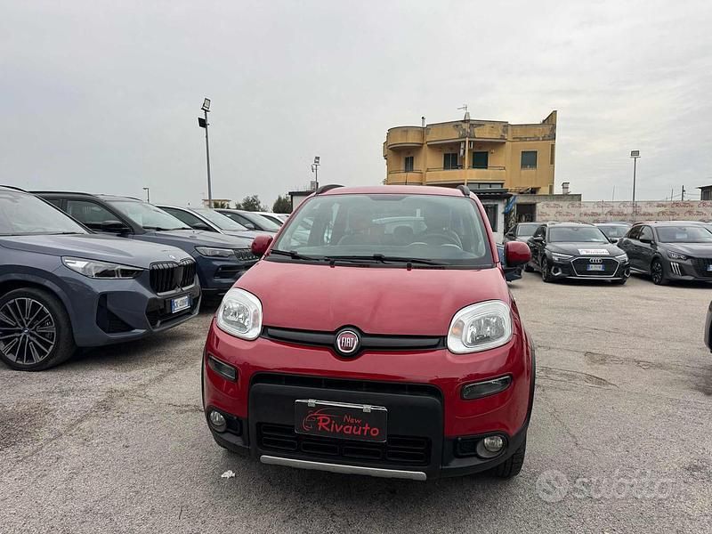 Usata Fiat Panda 4x4 Lounge 95 CV (69 kW) 2016 Rosso Utilitaria