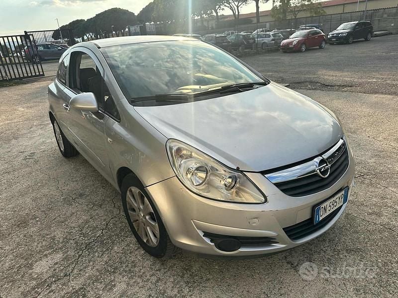 Usata Opel Corsa Club 80 CV (58 kW) 2008 Grigio scuro Utilitaria