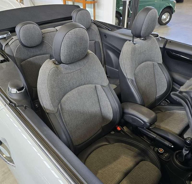 Usata Mini One Cabriolet 102 CV (75 kW) 2019 Argento perlato Cabrio