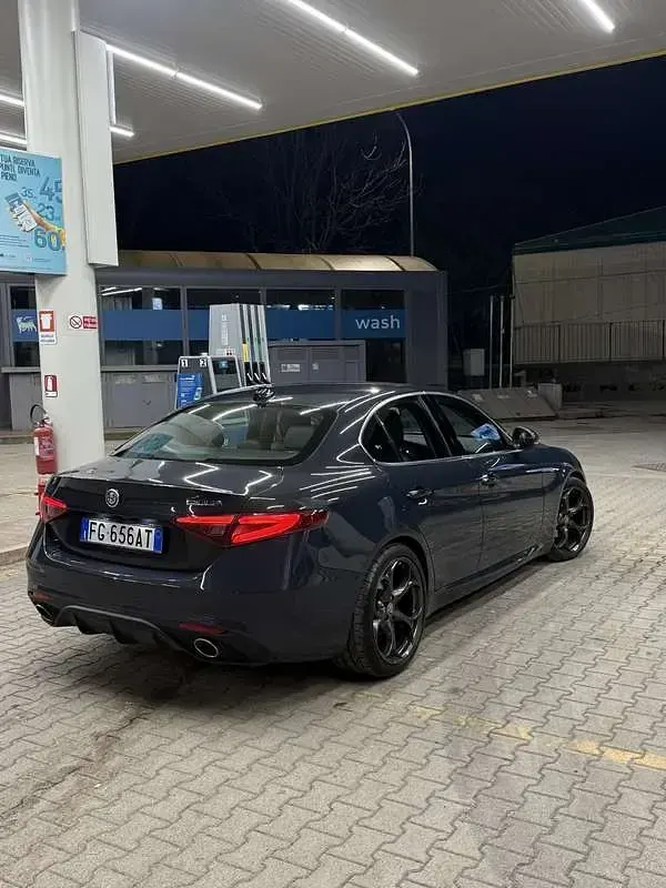 Usata Alfa Romeo Giulia Super 150 CV (110 kW) 2016 Grigio Berlina